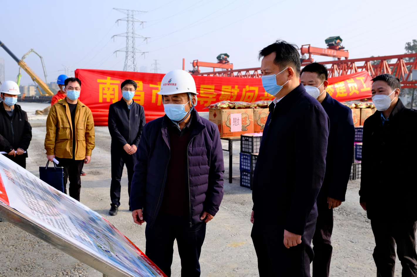 市委常委、副市长肖云走访慰问丹霞路项目一线工人_拉斯维加斯3133cc