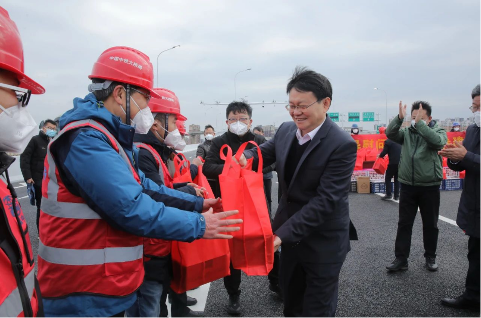 市长万广明走访慰问重大重点项目建设者_拉斯维加斯3133cc