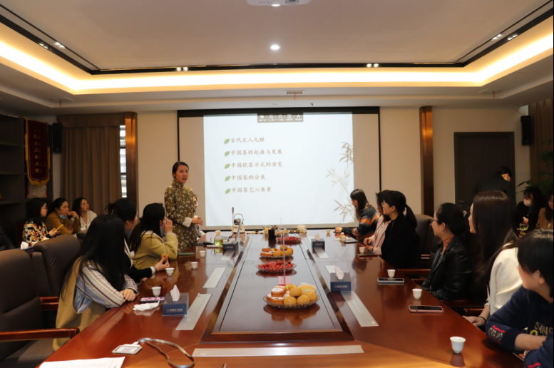 传茶艺经典 绽优美青春 ——拉斯维加斯3133cc地产公司组织开展三八妇女节主题活动_拉斯维加斯3133cc